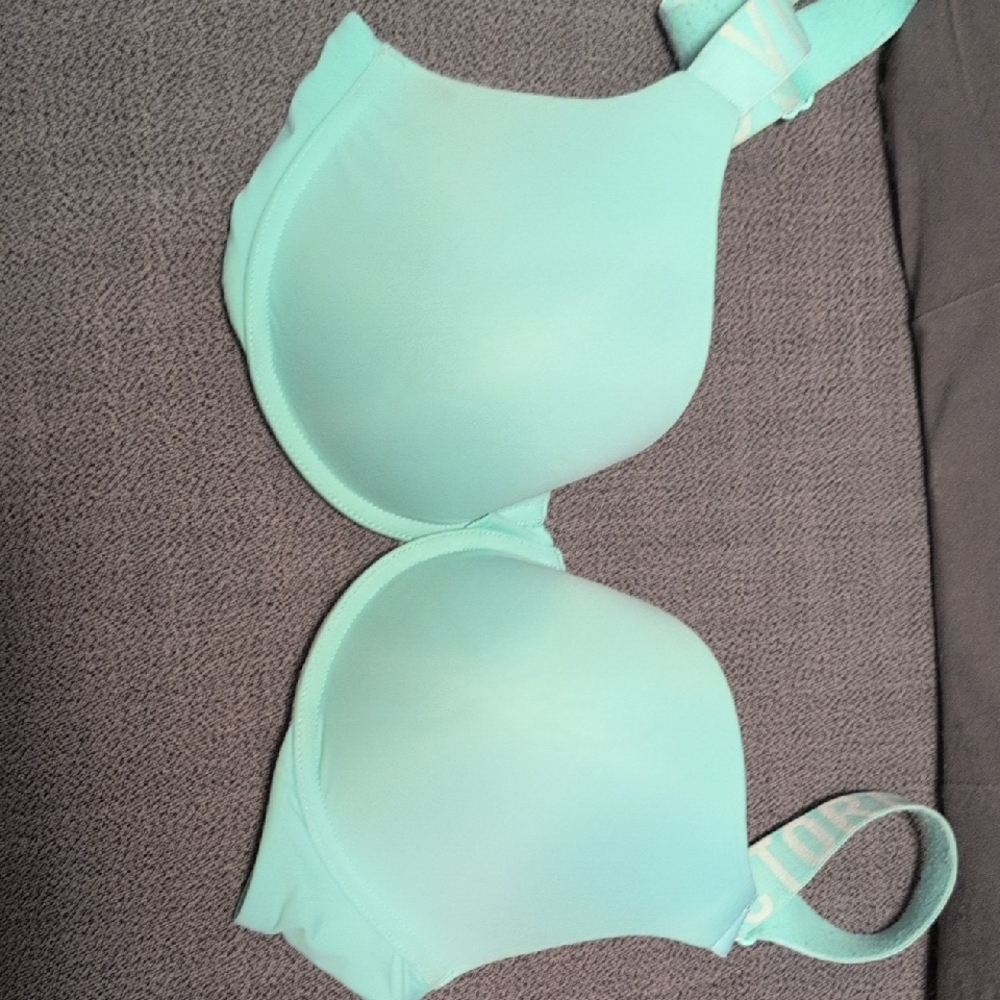 Victoria's Secret Light Green Bra T-shirt Lightly Line Demi 32d